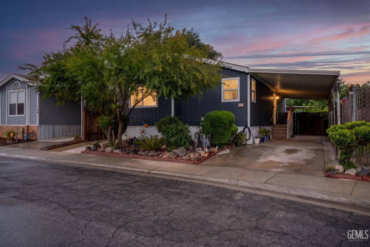 1301 Taft Highway