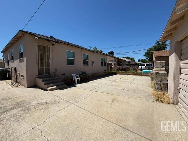 2812 Peerless Avenue — photo 2