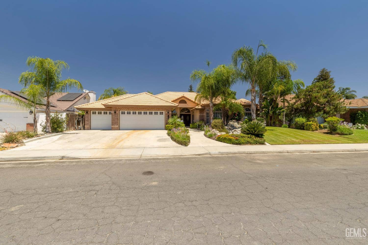 16016 Clarisse Street — photo 3