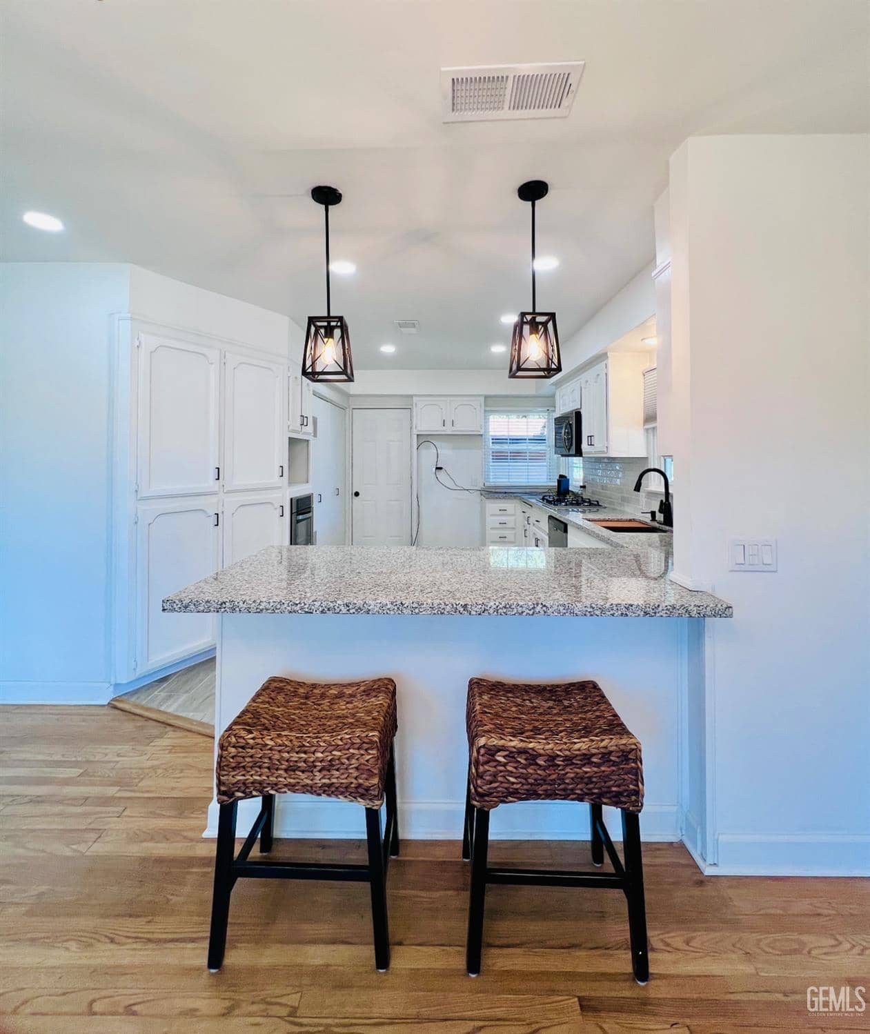 1735 Los Robles Drive — photo 5