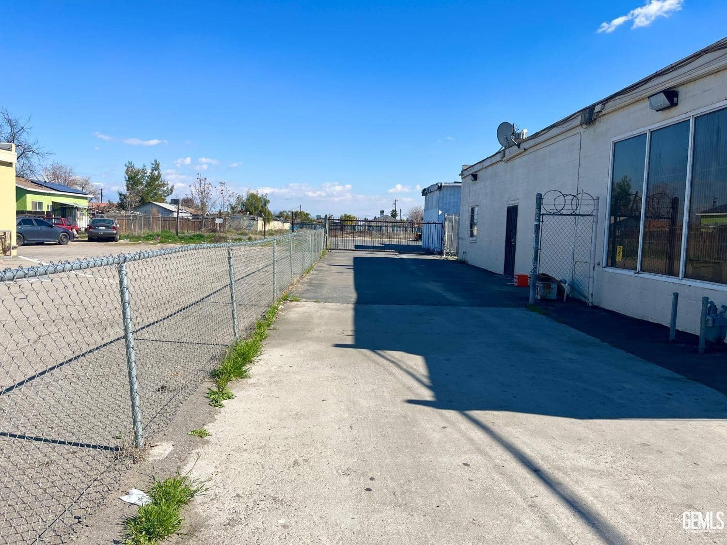 2222 S Chester Avenue — photo 4