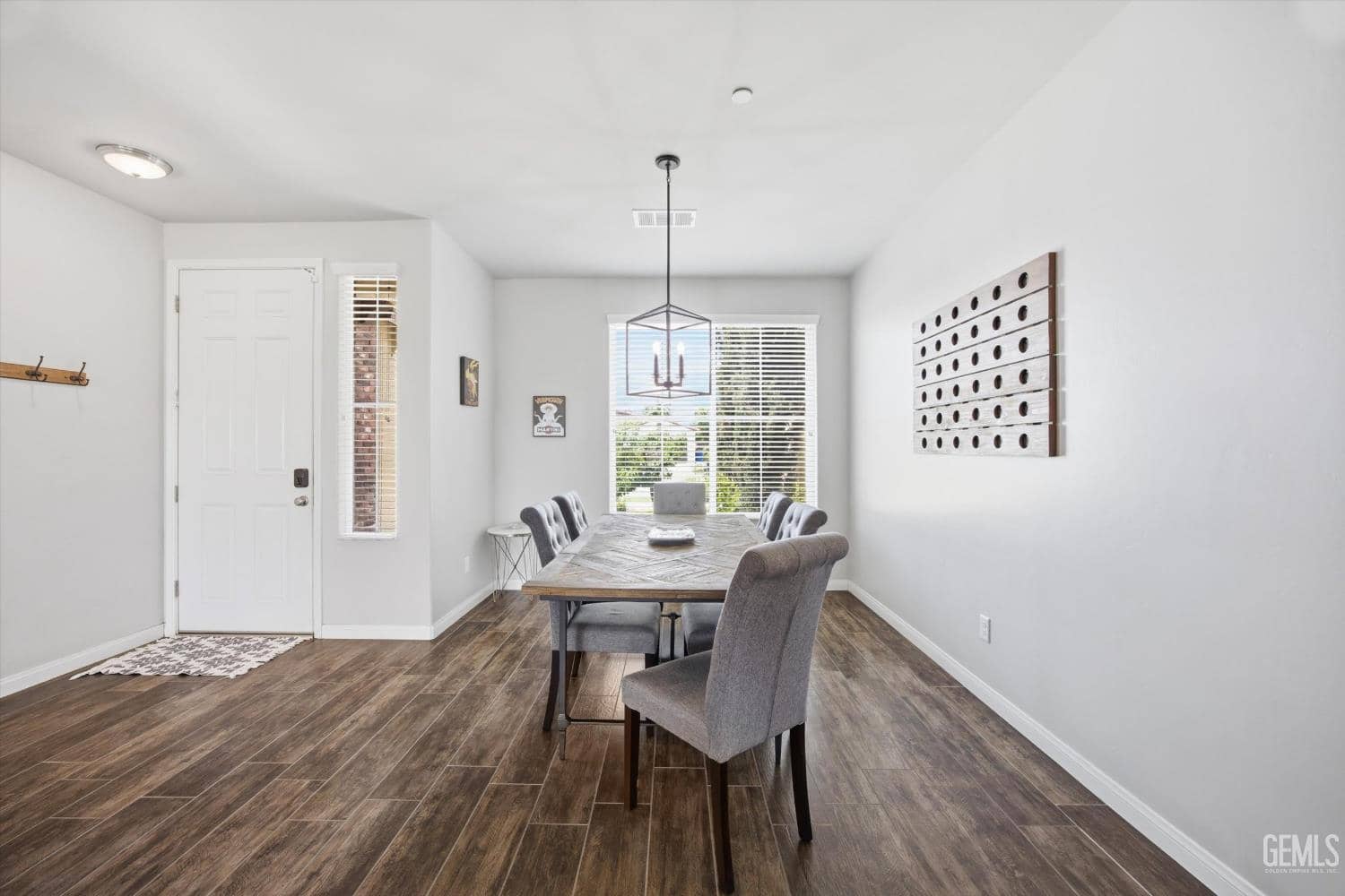 1906 McIntosh Way — photo 5