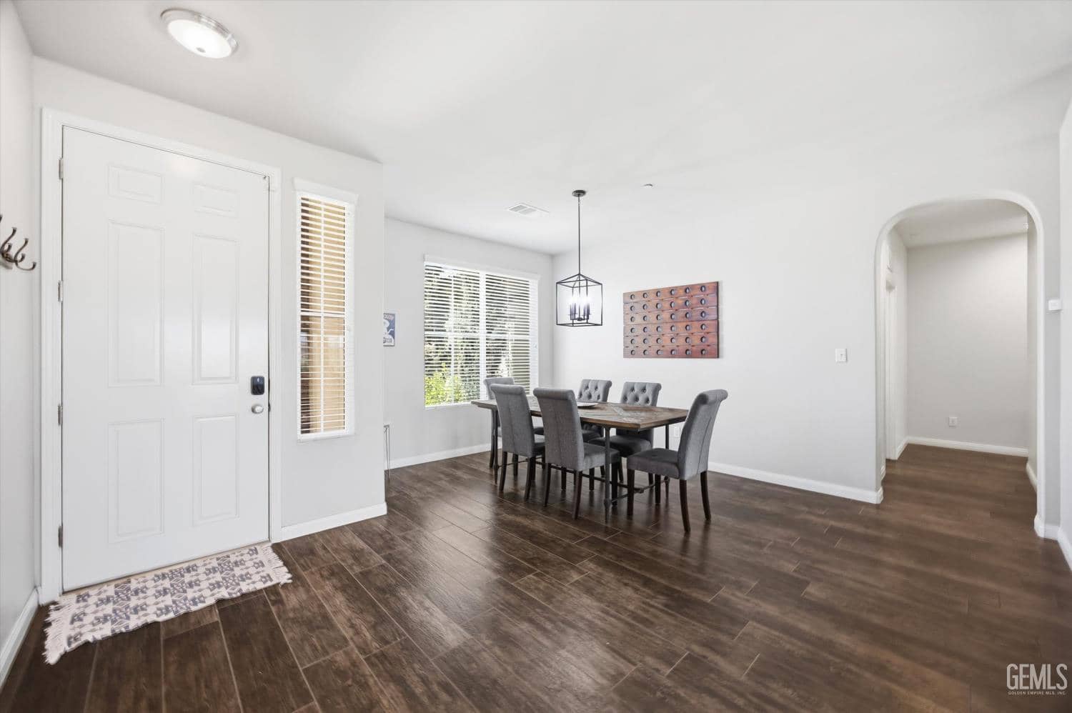 1906 McIntosh Way — photo 4