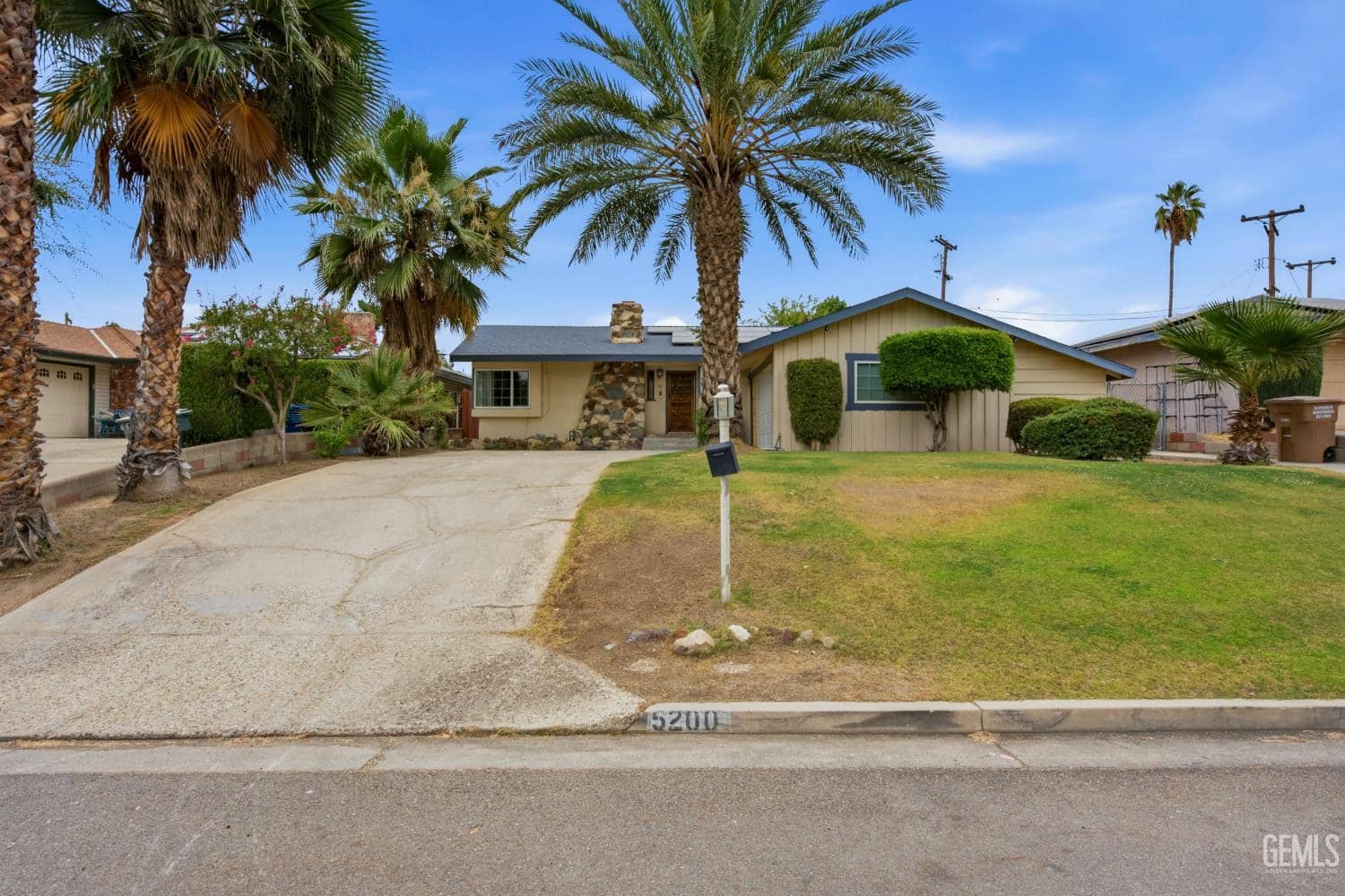 5200 Laguna Street — photo 2