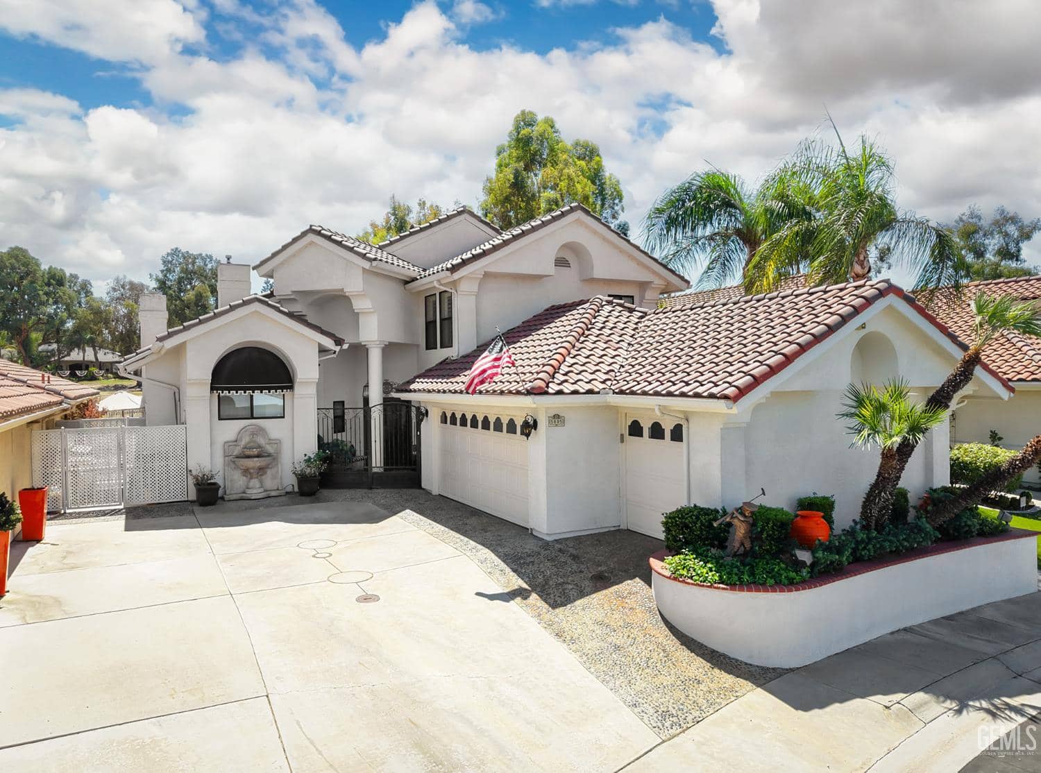 5805 Kings Canyon Drive