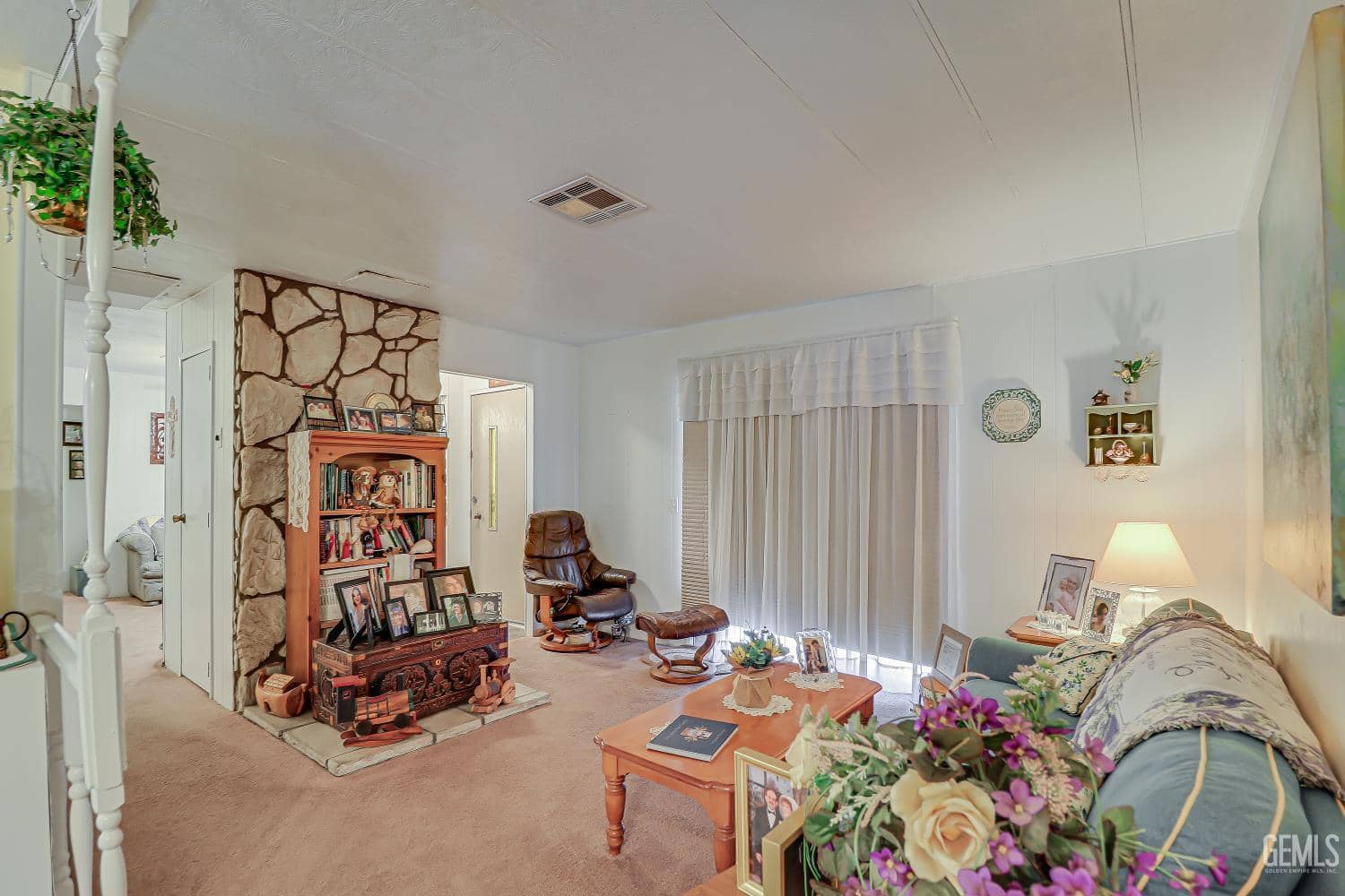 400 E Roberts Lane — photo 4