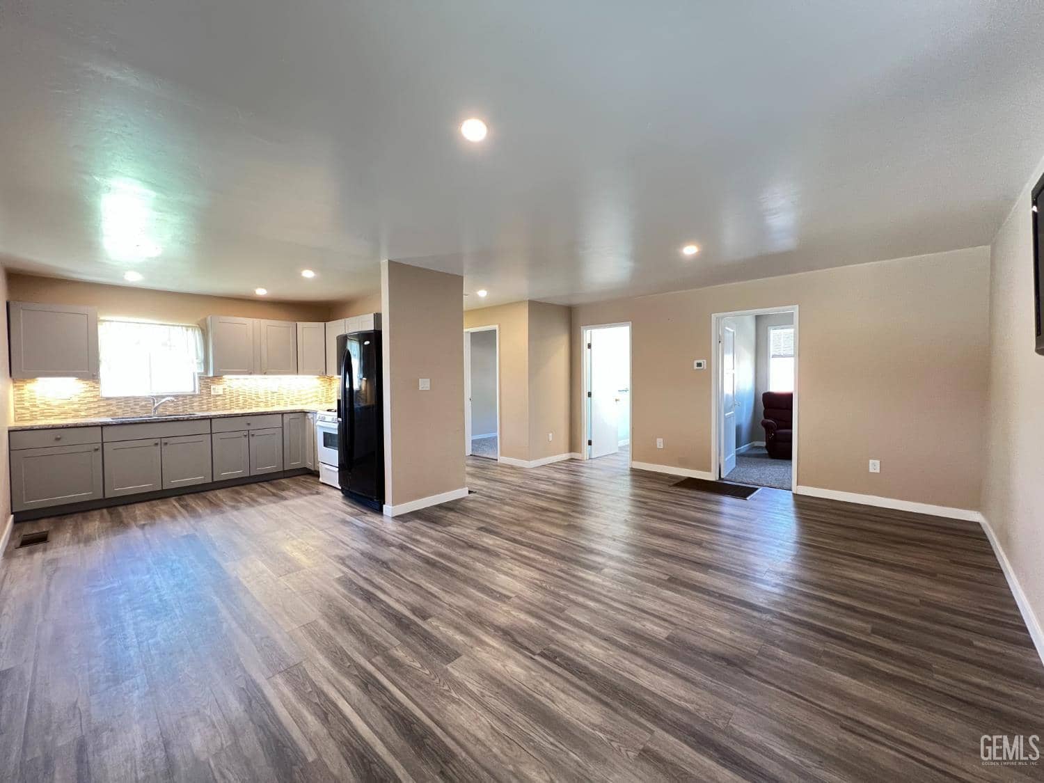415 King Street — photo 4