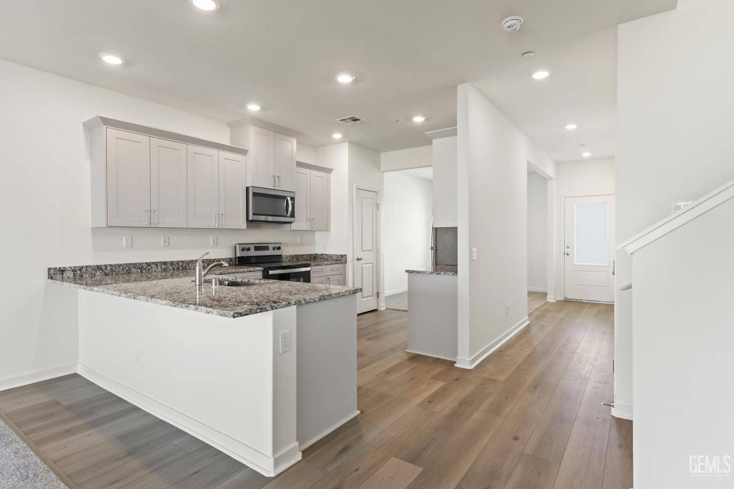 7704 Rambutan Place — photo 3
