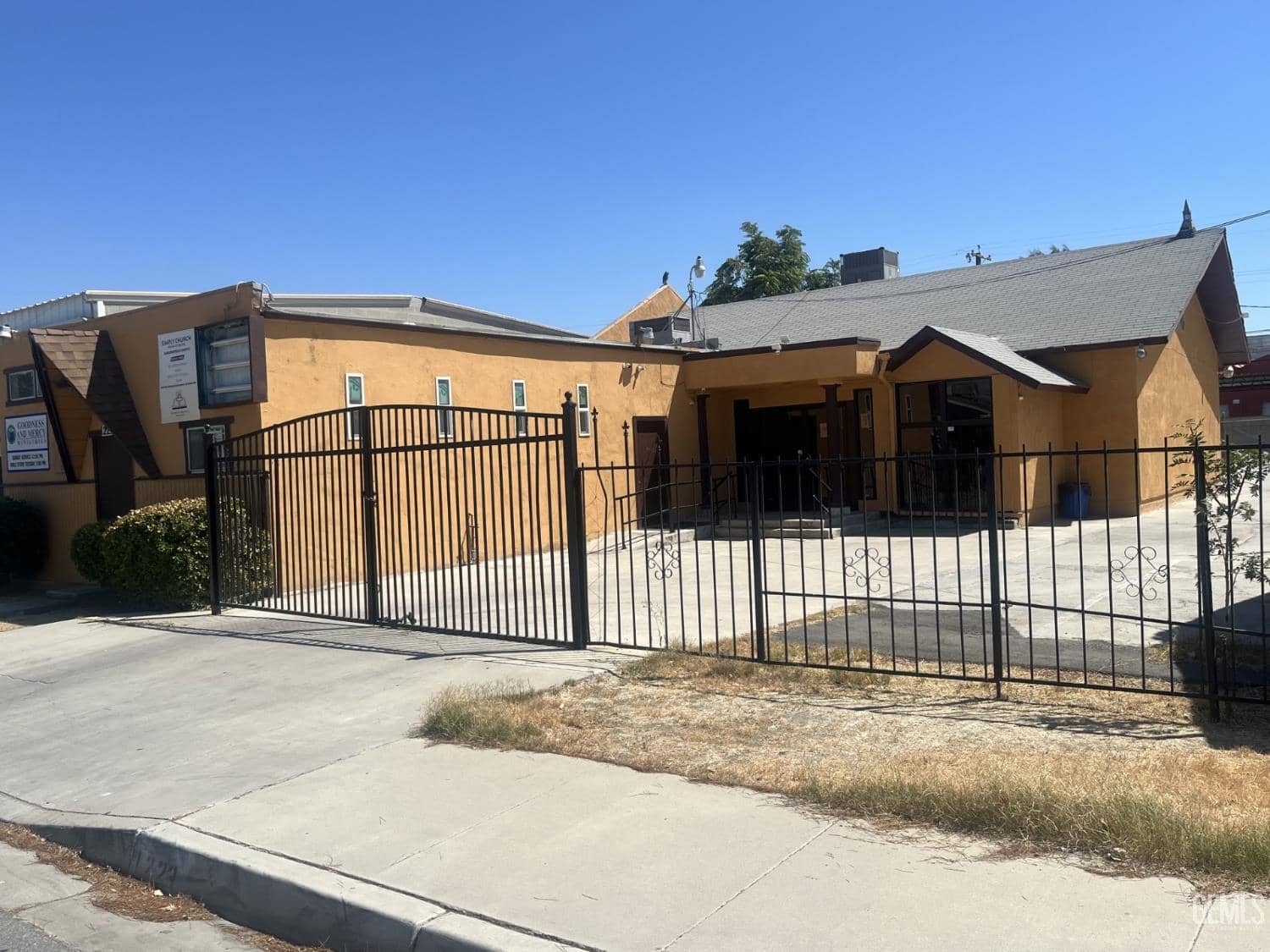 1223 Dolores Street