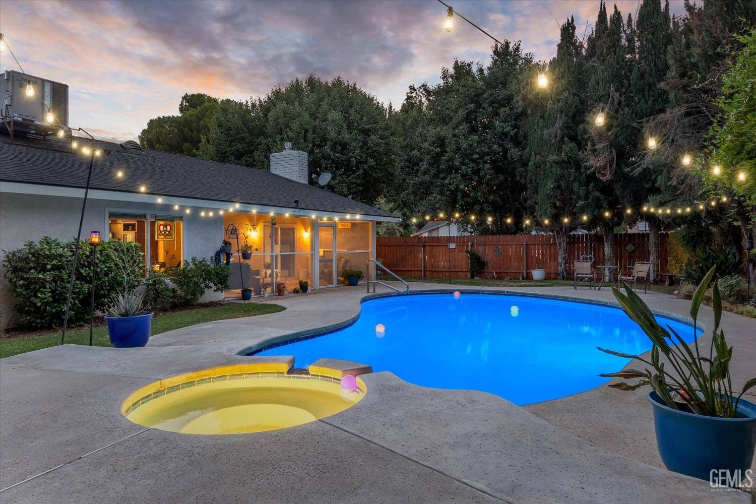 308 Swan Court — photo 1