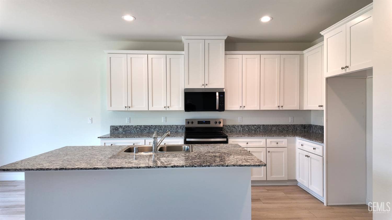 1505 Fisher Drive — photo 3