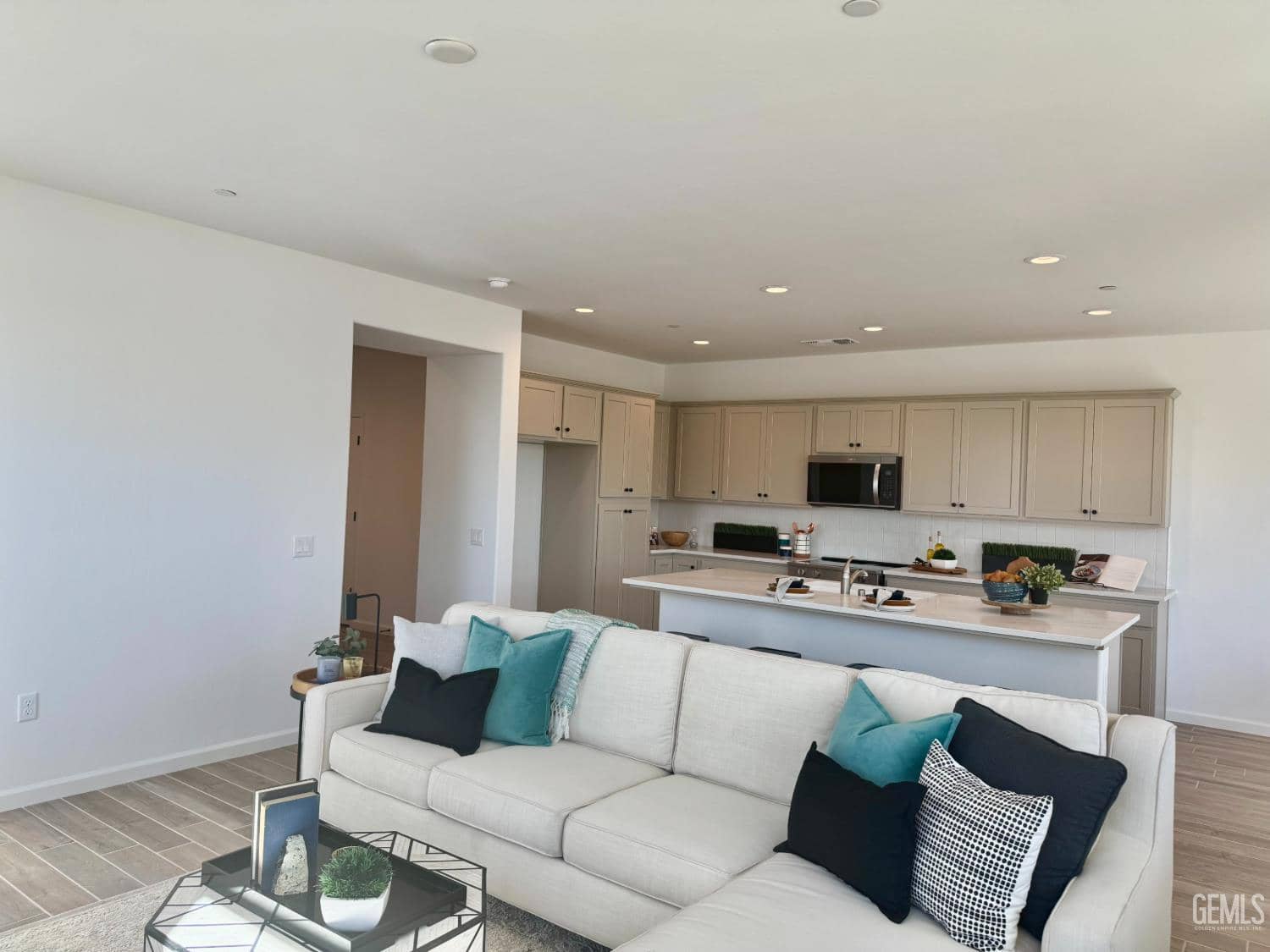 2116 Silkstone Court — photo 4