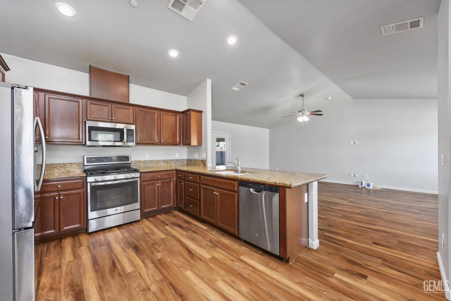 6225 Thorton Avenue — photo 5