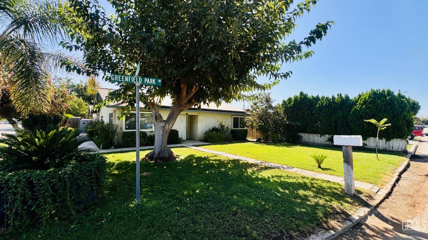 8700 Greenfield Park Drive — photo 2