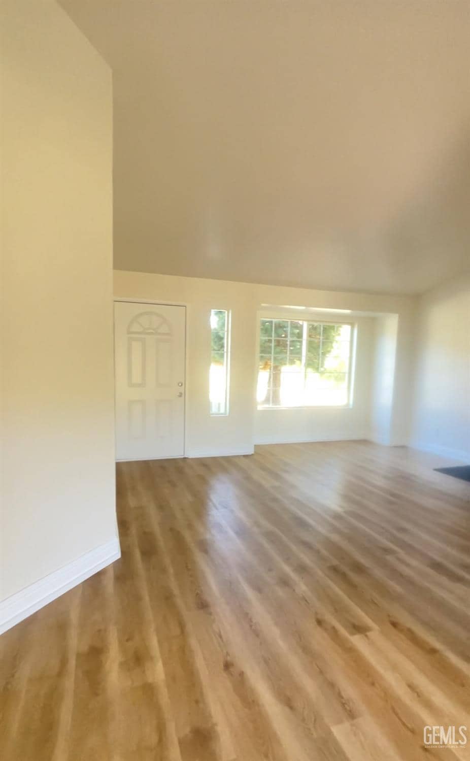 23441 Lakeview Drive — photo 4