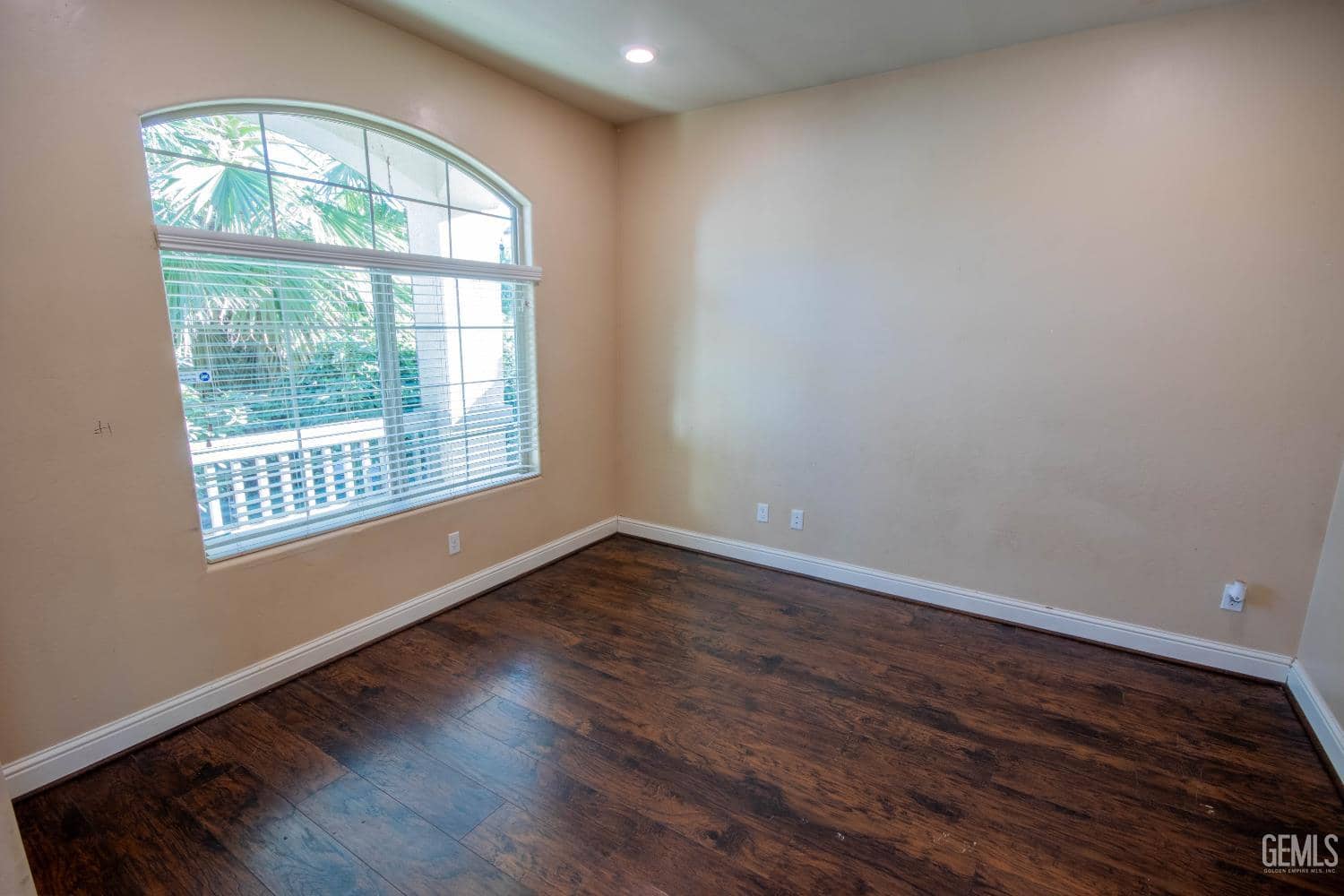 10323 Alondra Avenue — photo 6