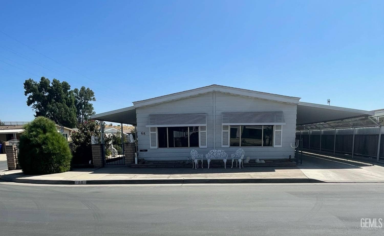 400 E Roberts Lane