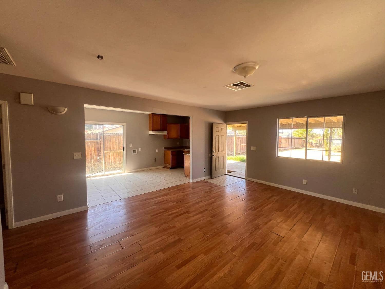 931 Knotts Street — photo 5