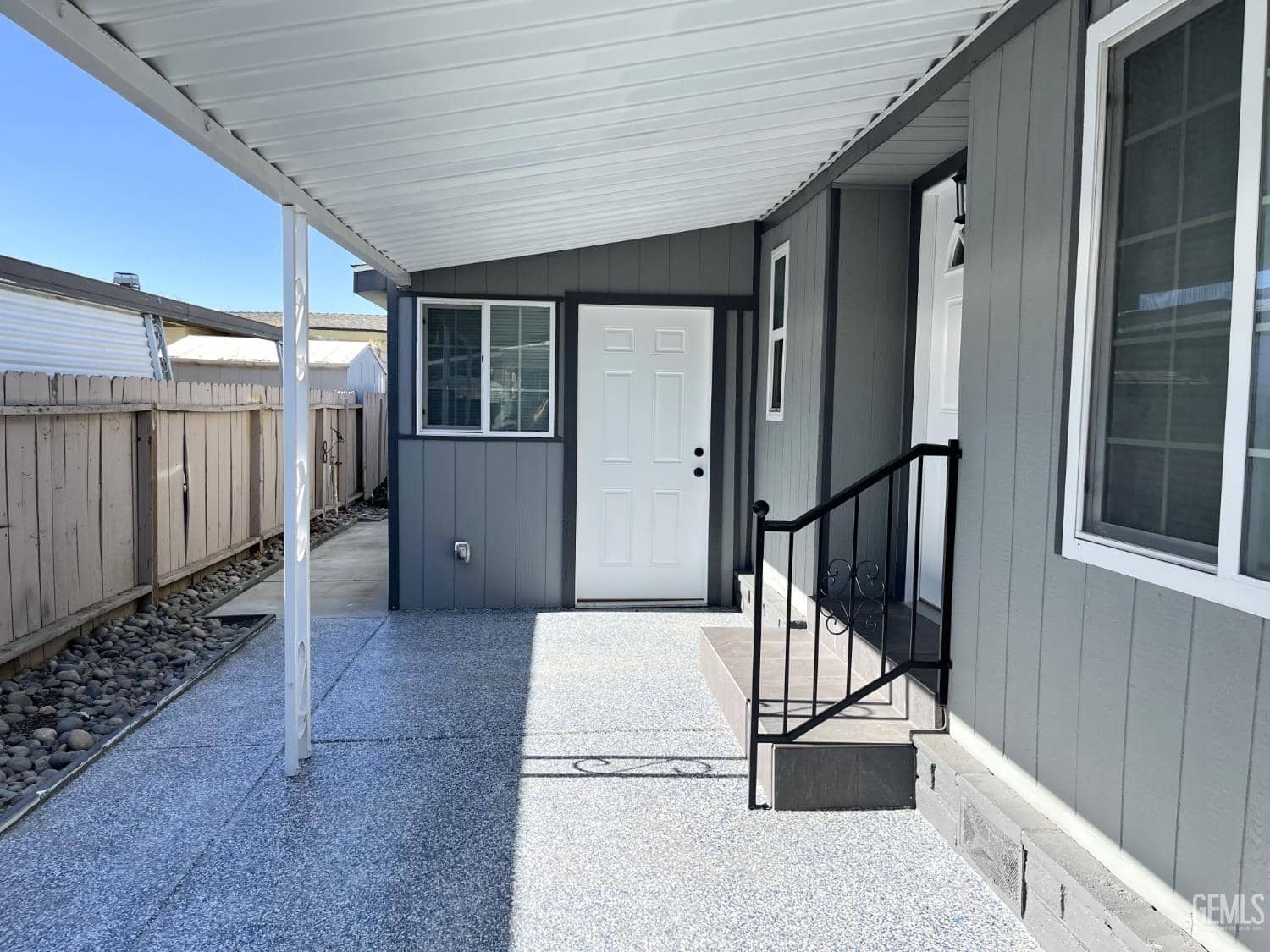400 E Roberts Lane — photo 3