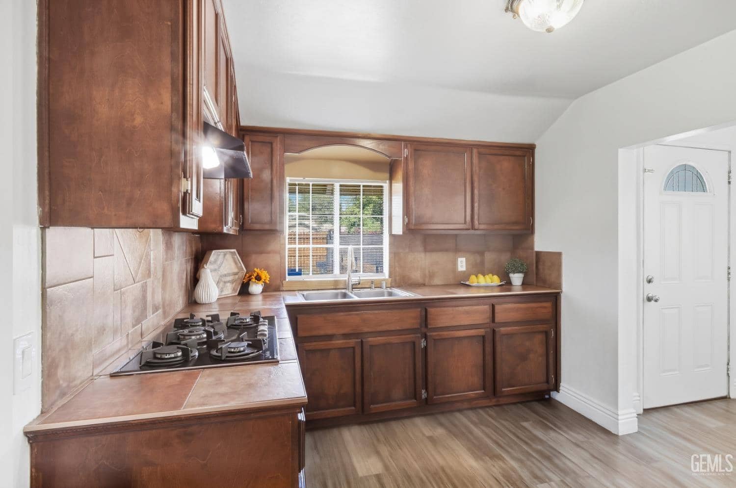 121 Roberts Lane — photo 4