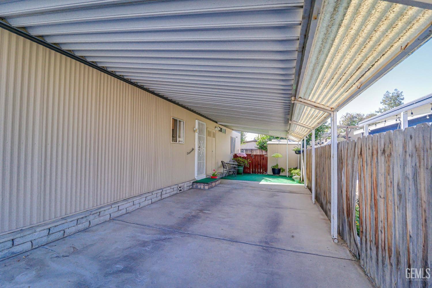 400 E Roberts Lane — photo 4