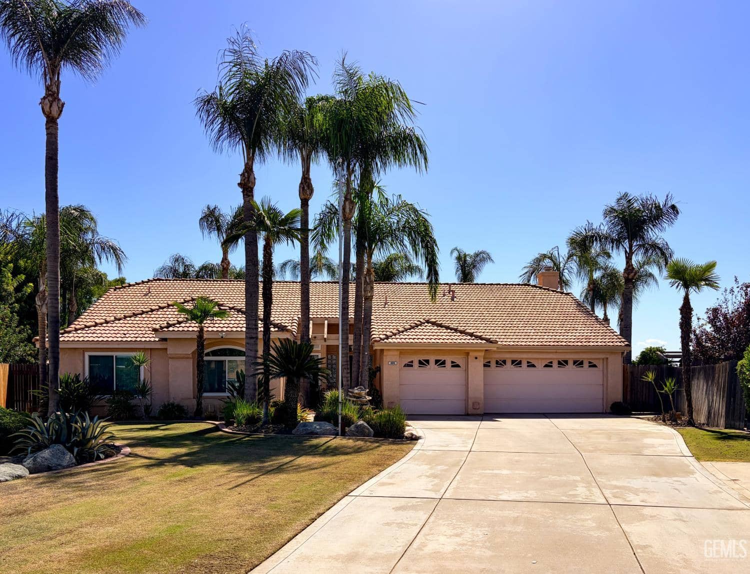 808 Quintana Drive — photo 2