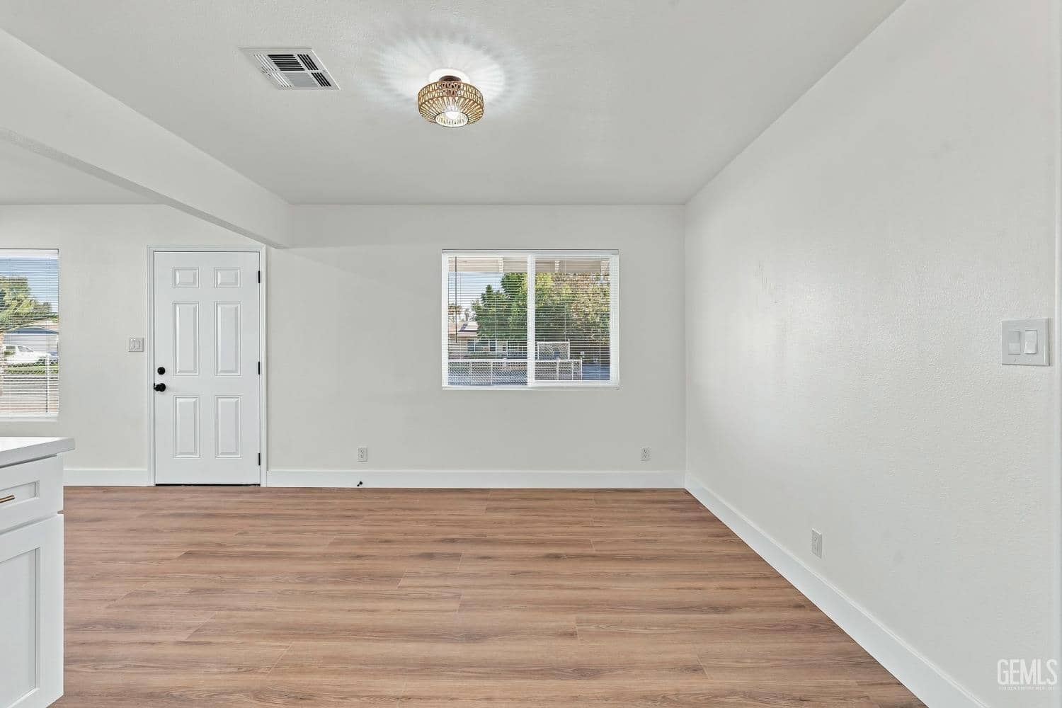 1404 Ivan Avenue — photo 6