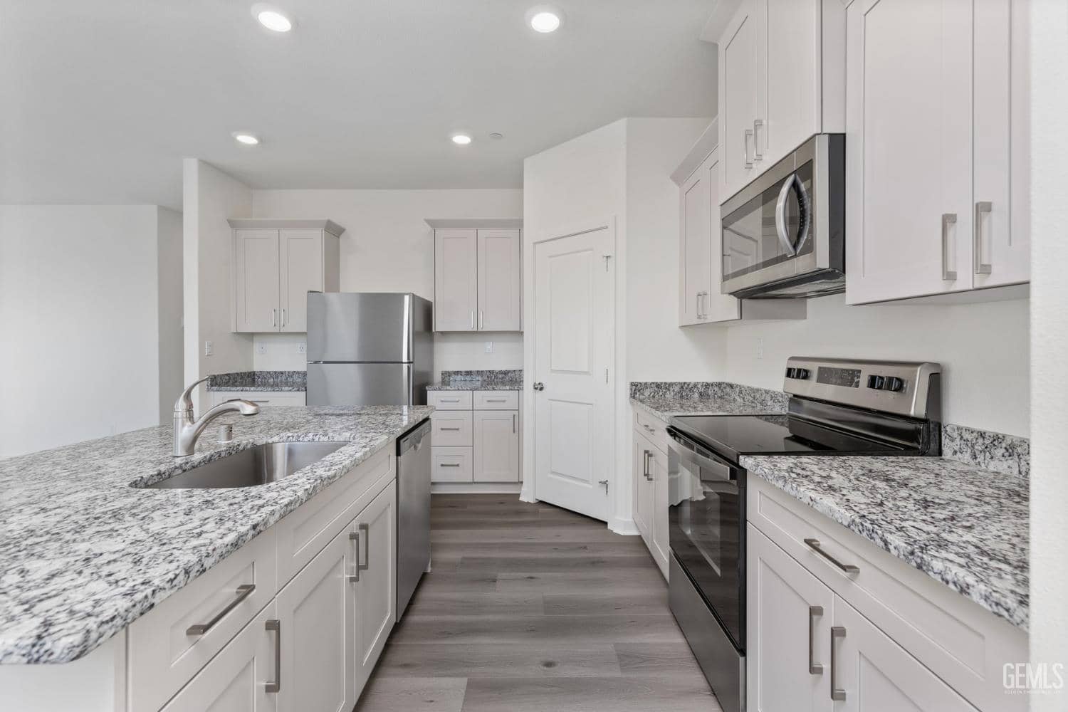 7909 Star Fruit Way — photo 3