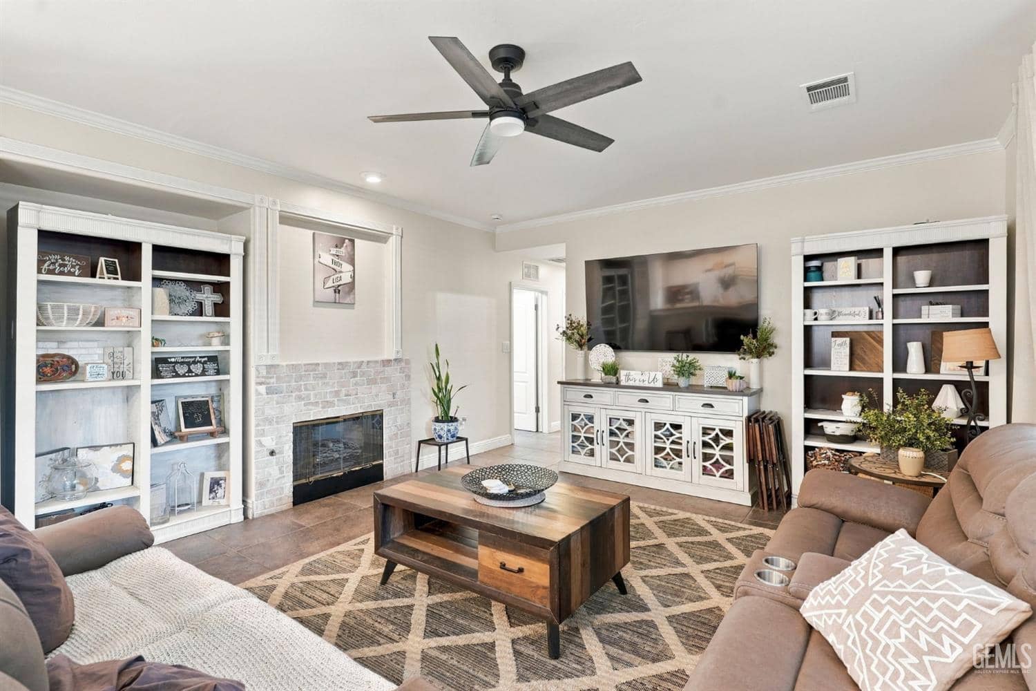818 Mountain Park Drive — photo 3