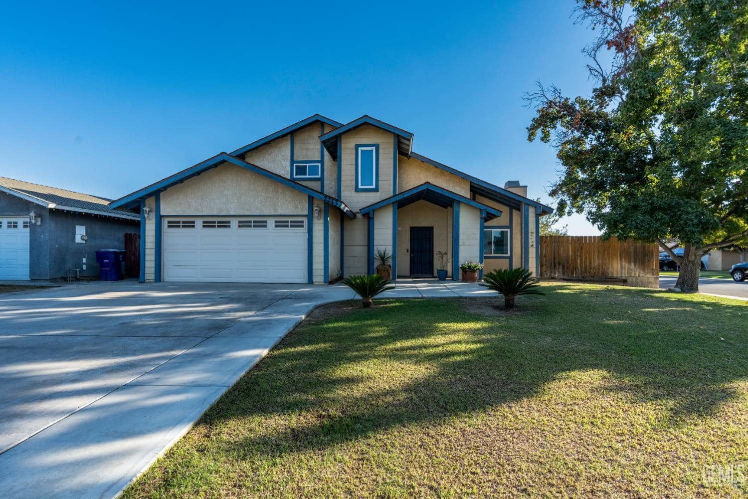 2213 Butterfield Avenue — photo 2