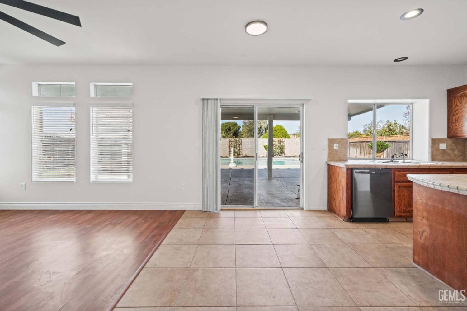 9922 Balvanera Avenue — photo 4