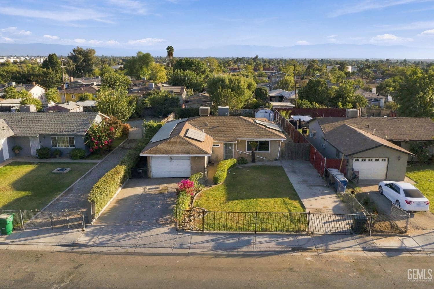 4215 Earl Avenue — photo 2