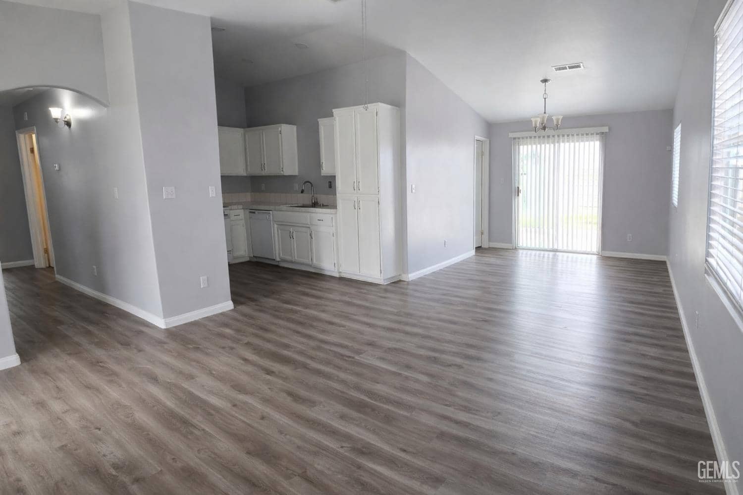 7507 Cross Glade Street — photo 2