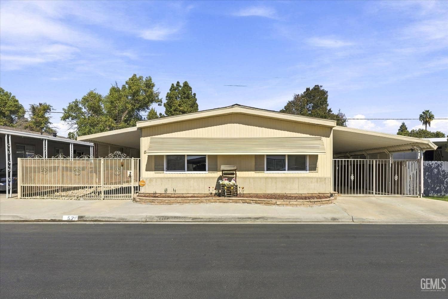 400 E Roberts Lane — photo 3
